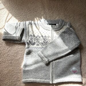 Beautiful and warm Norlender zip up sweater